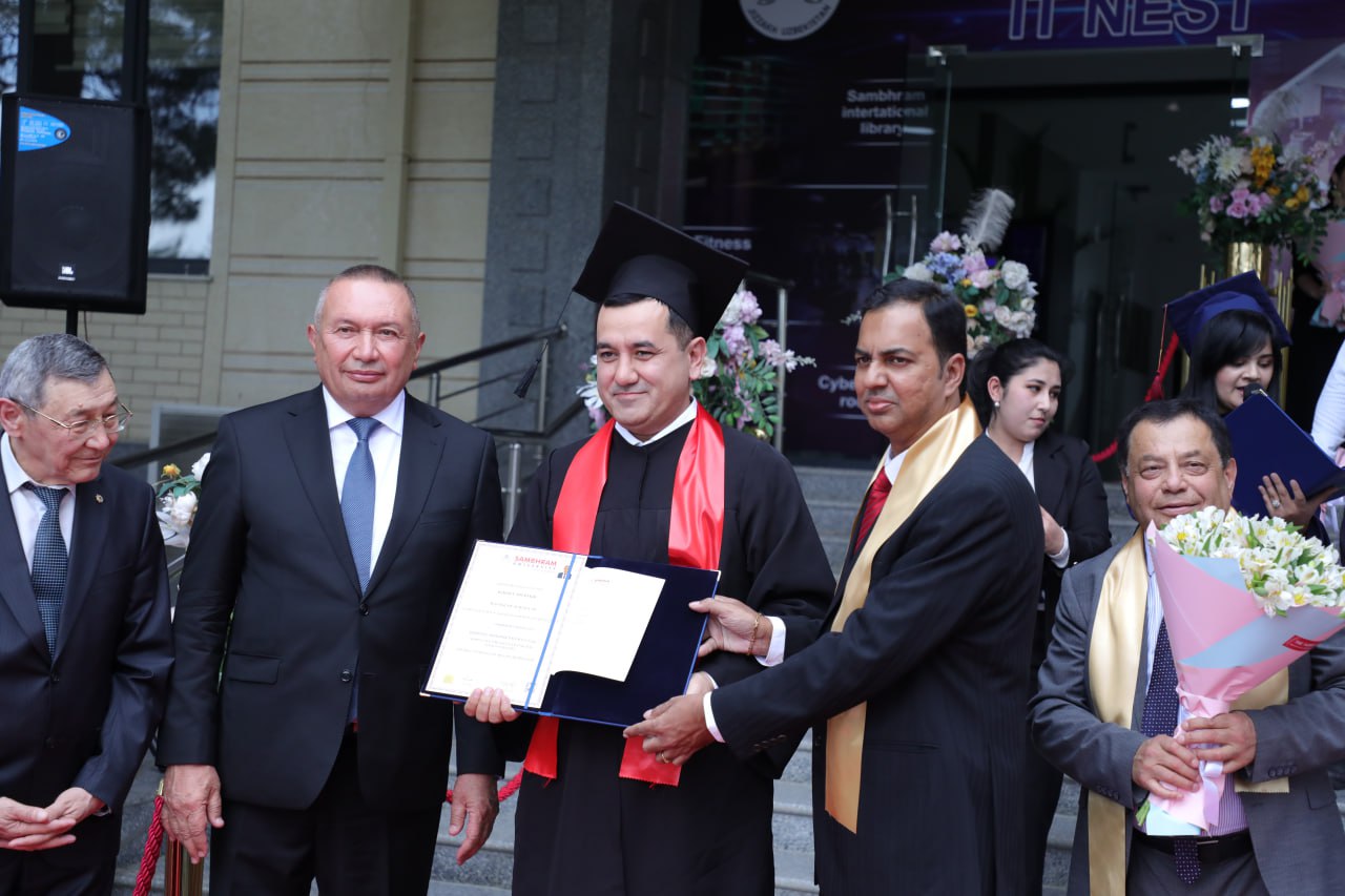 Bugun Jizzaxdagi Sambram universitetida magistratura va biznes boshqaruvi magistri bitiruvchilariga diplomlarni topshirish marosimi bo'lib o'tdi.